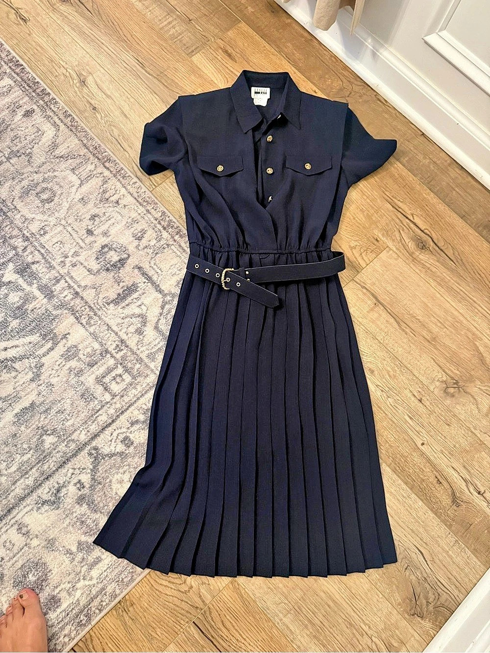 Leslie Fay Pleated Maxi Dress in Blue Size 8 Like New